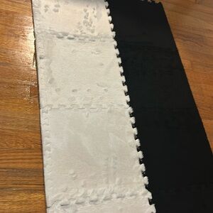 Black and white puzzle mat. 6 black 6 white